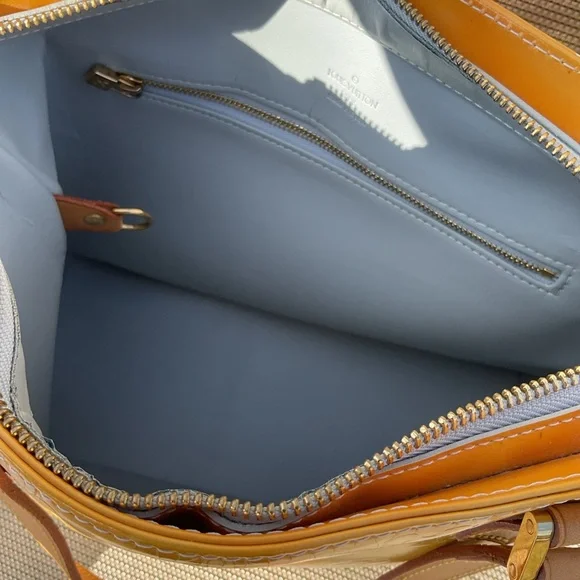 ⭐️SALE⭐️Louis Vuitton, Vernies, Houston, Elegant Yellow Leather Tote Bag - Picture 13 of 14